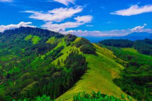 Read more about the article Explore the Beauty and Adventure of Hanthana Mountain Range, Kandy, Sri Lanka